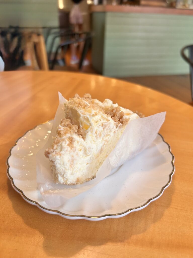 HI Pie Bakery + Cafeのパイナップルクリームパイ