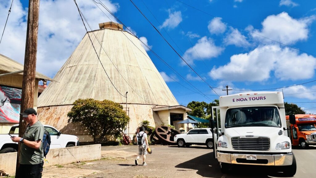 ノースショア・ソープファクトリーの円錐型の三角屋根の建物